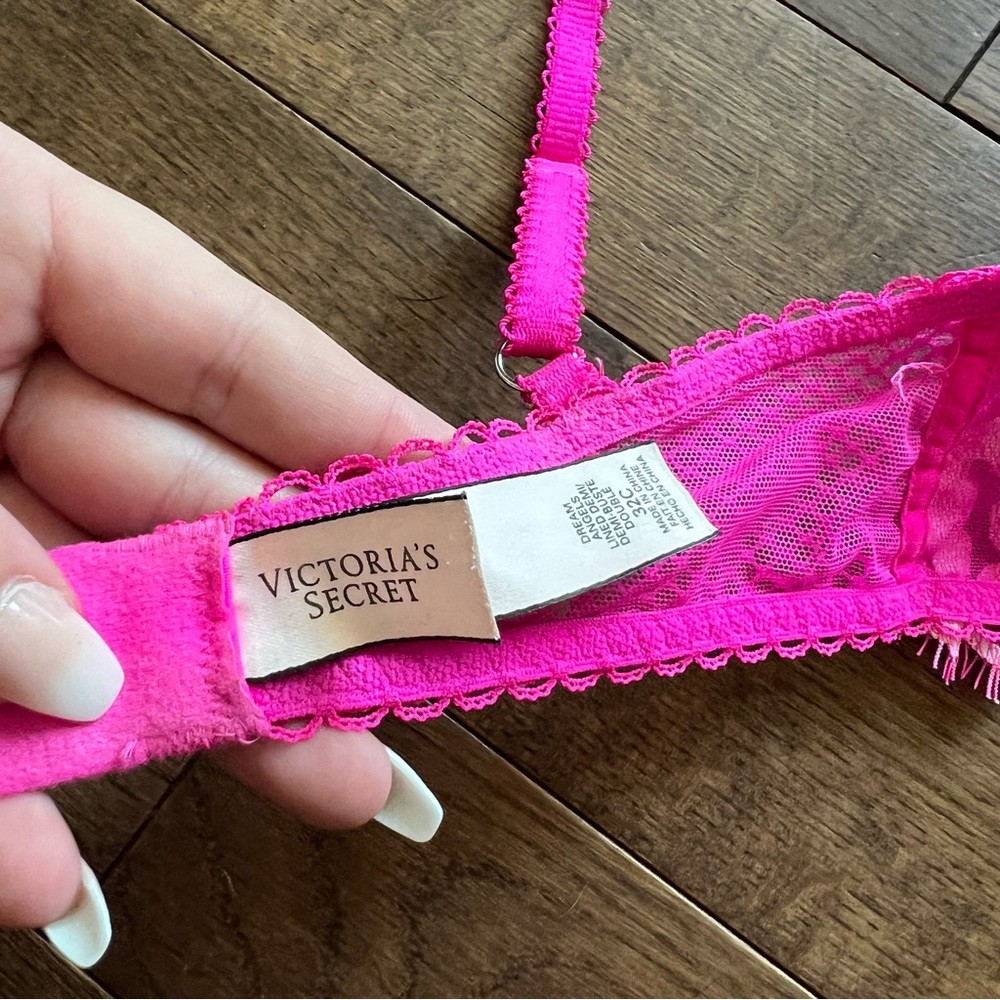 Victoria's Secret Bra - Picture 8 of 9